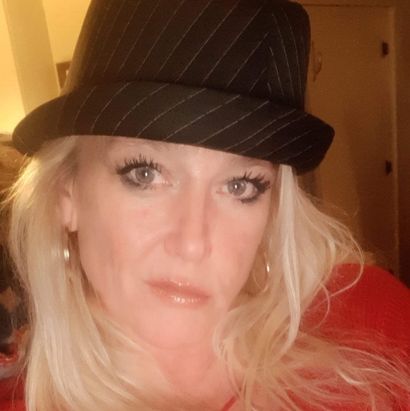 Meet your Posher, Ricki - Picture 2 of 7